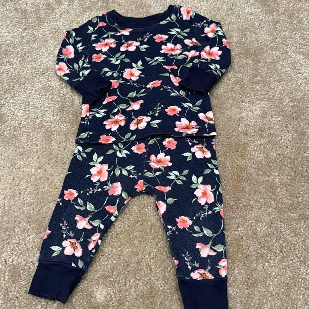 Old navy baby girl matching pajama sets